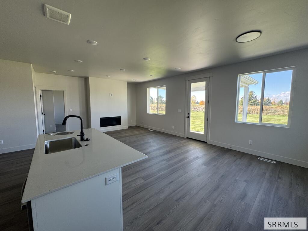 6379 Ender Ln Property Photo 3