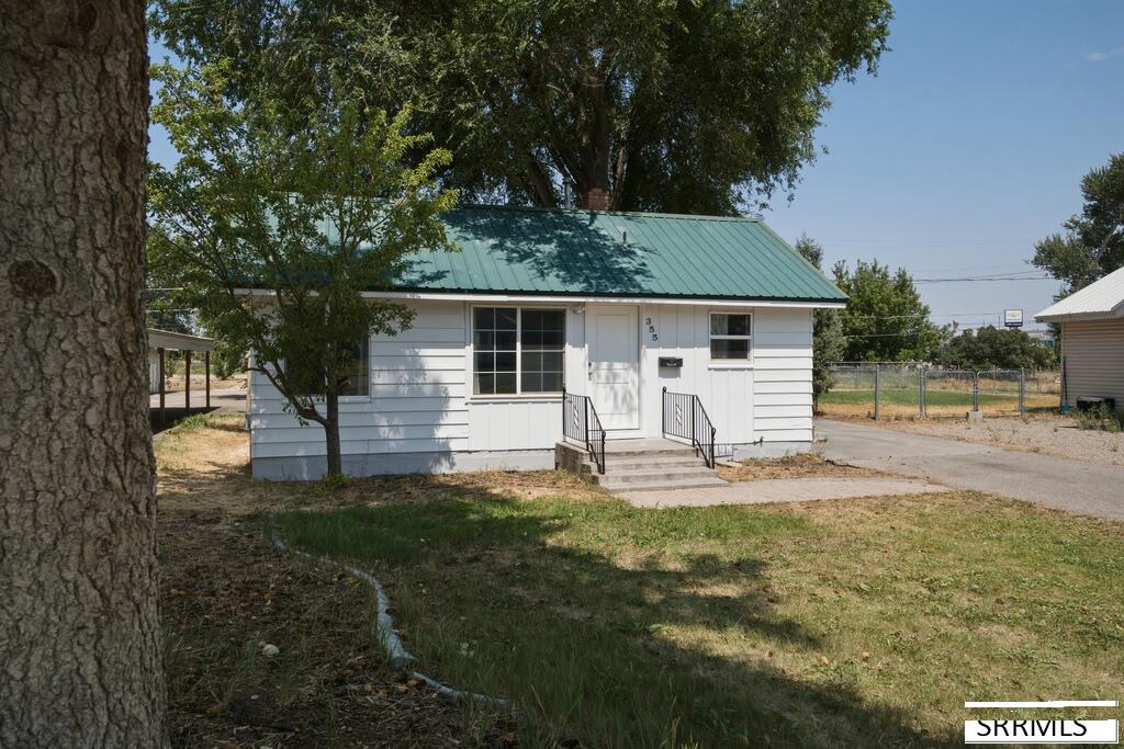 355 E 2nd N Property Photo 1