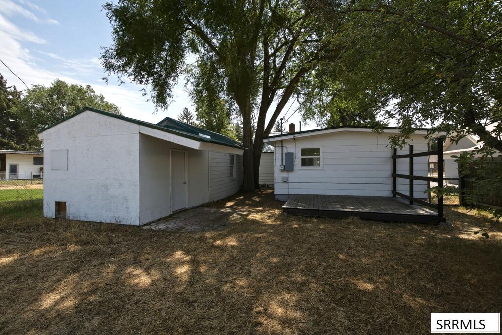 355 E 2nd N Property Photo 17