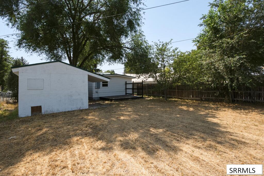 355 E 2nd N Property Photo 18