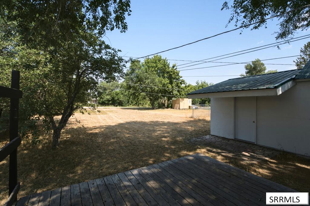 355 E 2nd N Property Photo 19