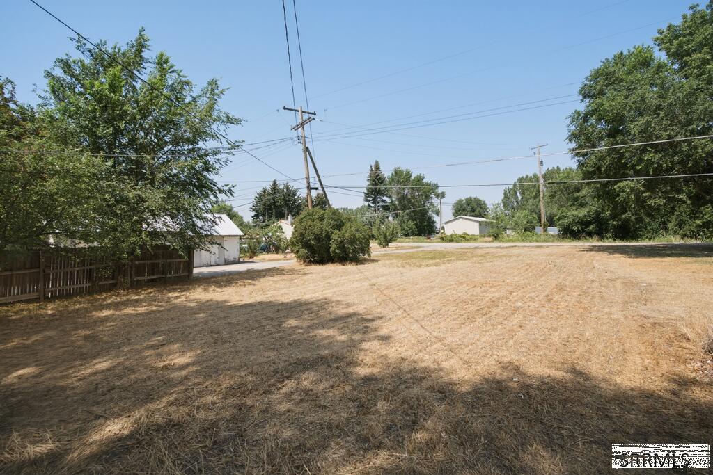 355 E 2nd N Property Photo 20