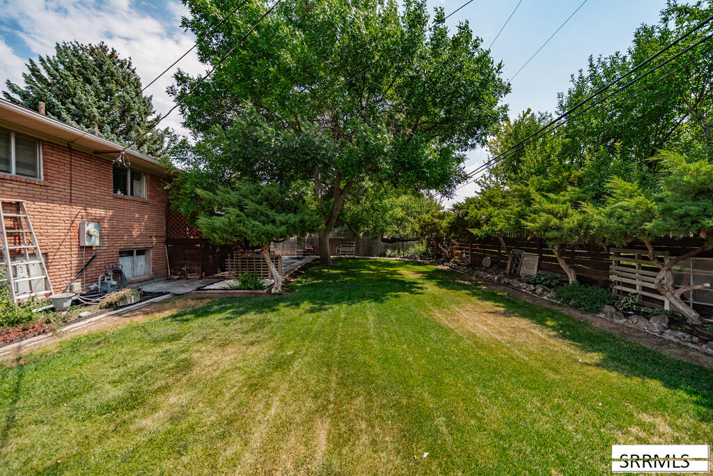 1394 E 21st Street Property Photo 52