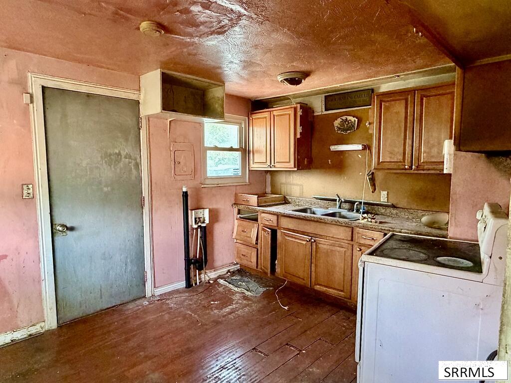 901 Royal Avenue Property Photo 3