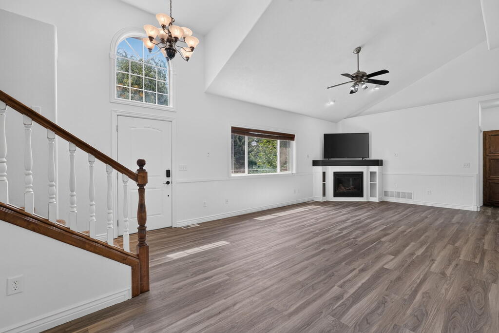 4821 E 150 N Property Photo 9