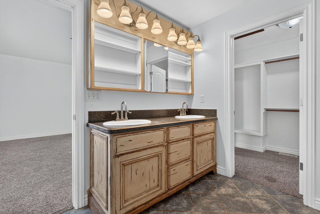 4821 E 150 N Property Photo 27