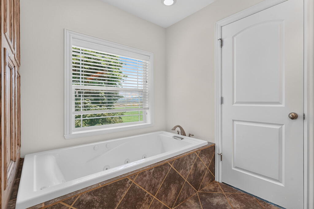 4821 E 150 N Property Photo 28