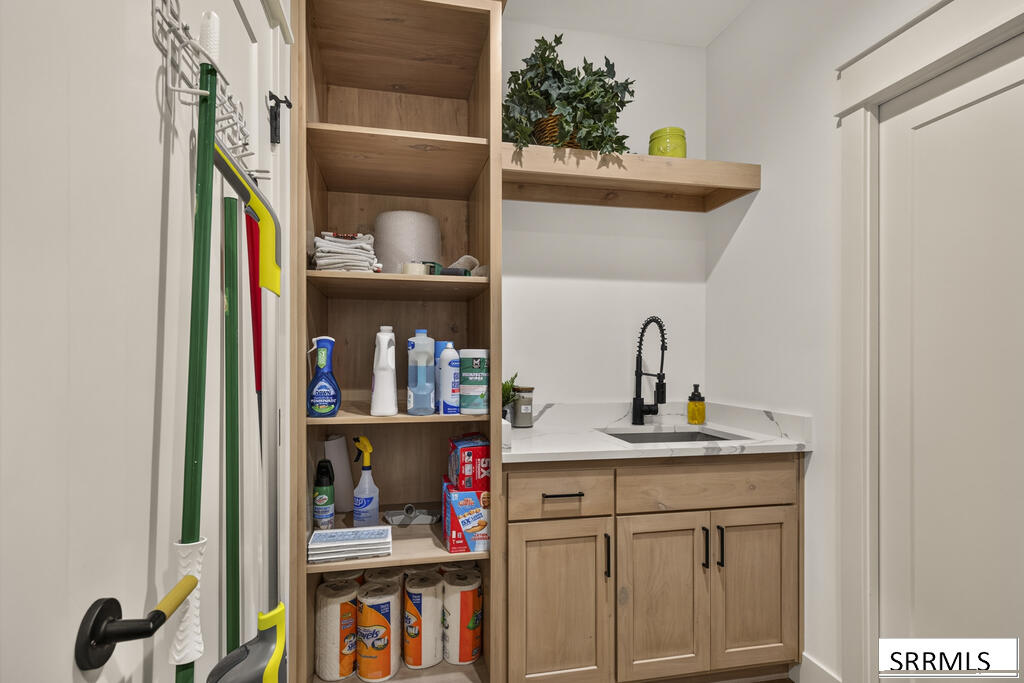 3741 E 331 N Property Photo 44