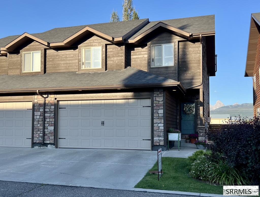 718 Valley Centre Drive # 11