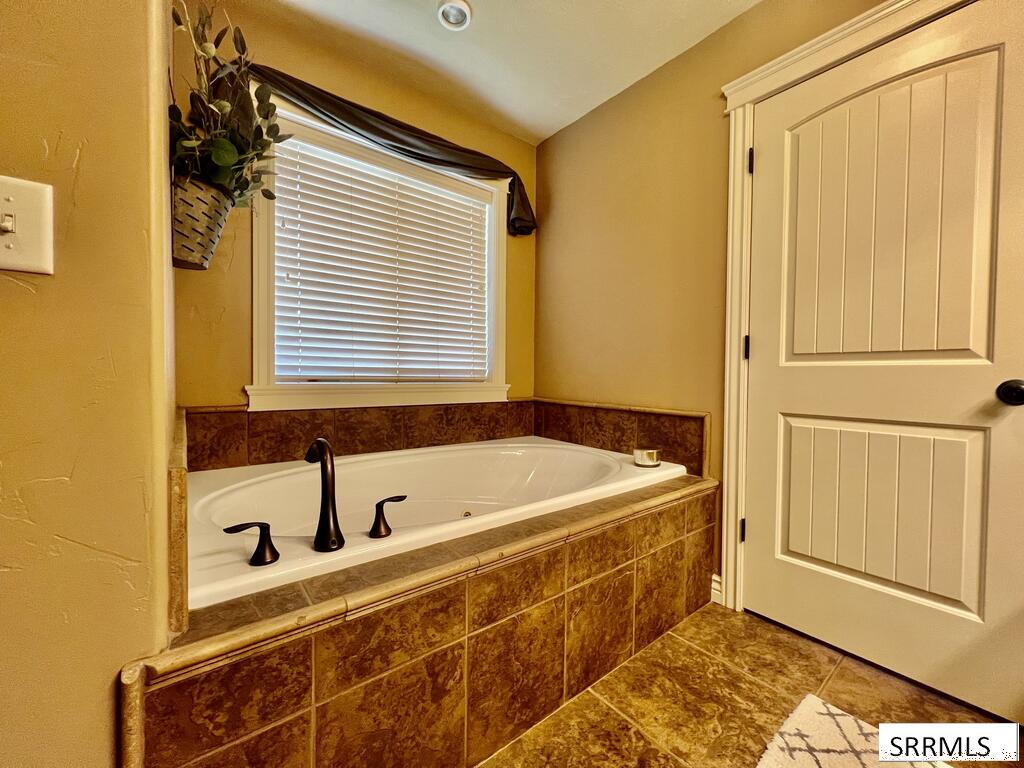 718 Valley Centre Drive # 11 Property Photo 27