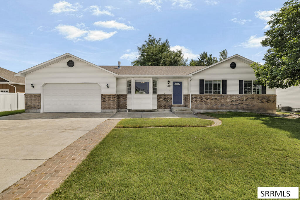 1109 S Diamond Circle Property Photo 1