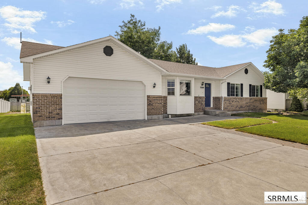 1109 S Diamond Circle Property Photo 3