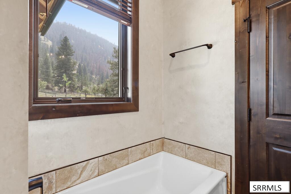 5 Delaney Lane Property Photo 32
