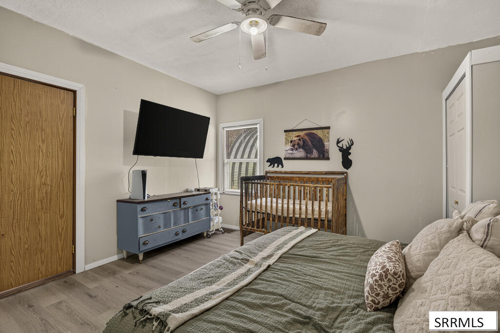 405 1st W Property Photo 11