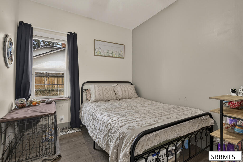 405 1st W Property Photo 14
