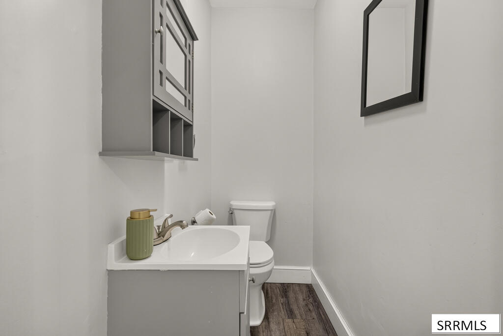 405 1st W Property Photo 15