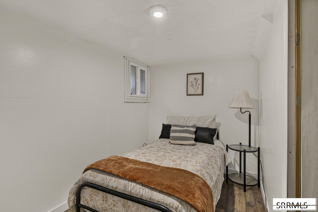 405 1st W Property Photo 16