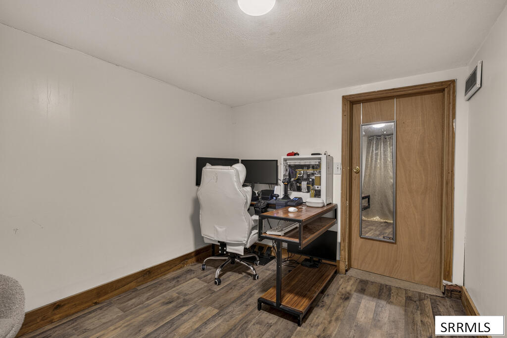 405 1st W Property Photo 17