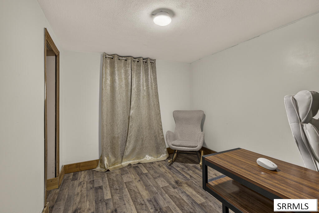 405 1st W Property Photo 18