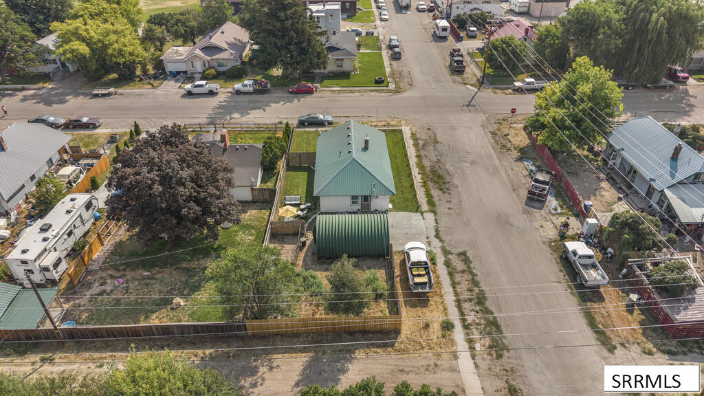 405 1st W Property Photo 33