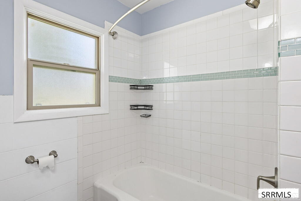 326 W 1st N Property Photo 19