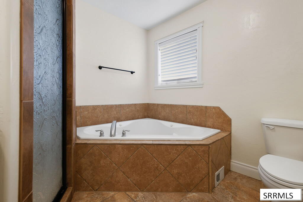 493 N 4th W Property Photo 23