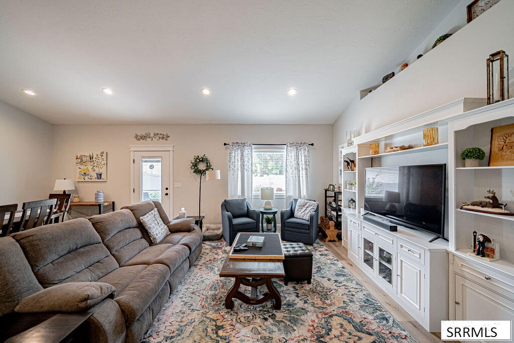 159 Park View Loop Property Photo 6
