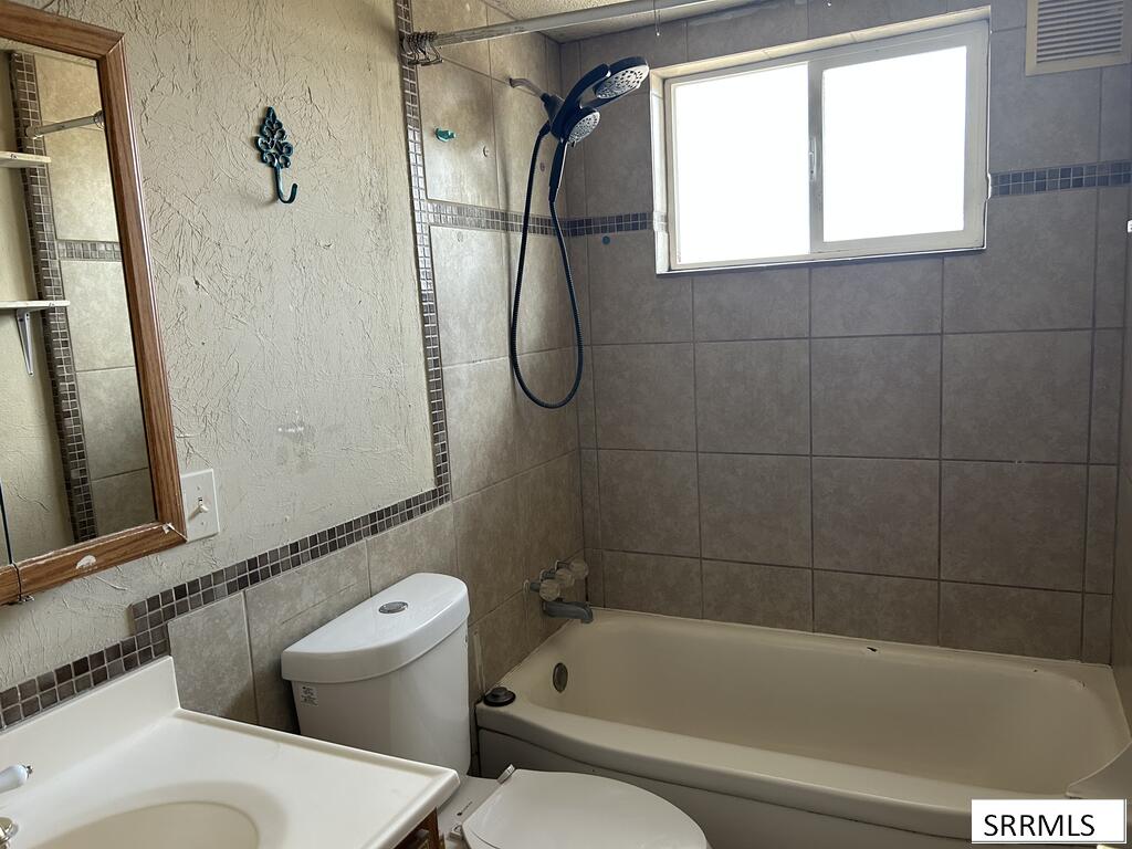 748 W 175 N Property Photo 8