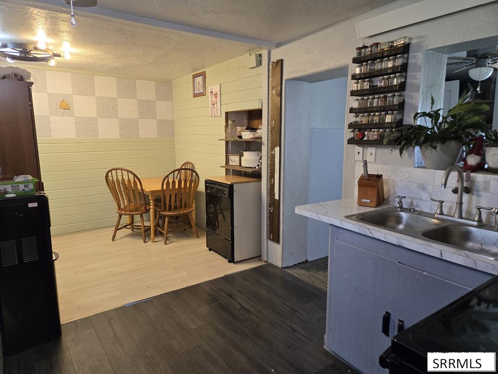 4028 E 600 N Property Photo 12