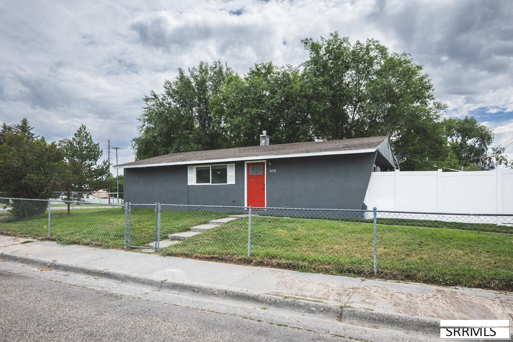 850 Royal Avenue Property Photo 2
