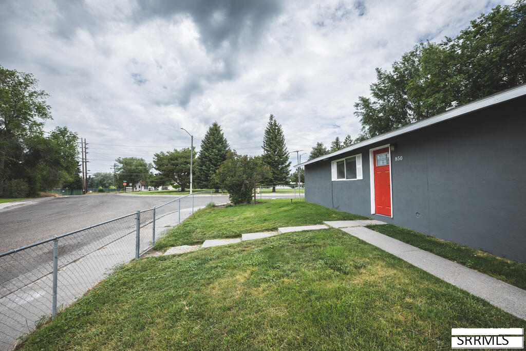 850 Royal Avenue Property Photo 3