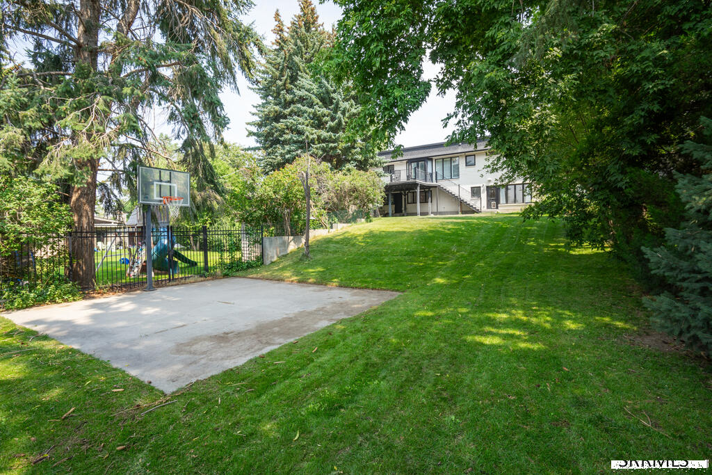 320 Yale Avenue Property Photo 12