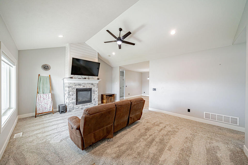 164 N 4039 E Property Photo 9