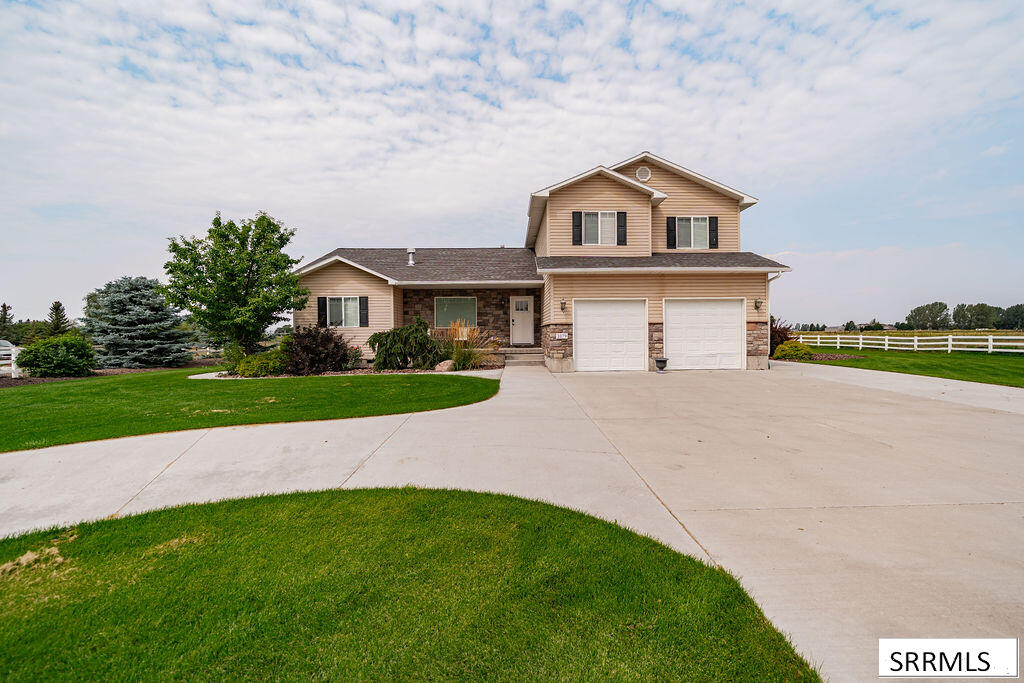 1079 N 2700 W Property Photo 1