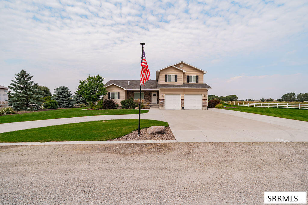 1079 N 2700 W Property Photo 3