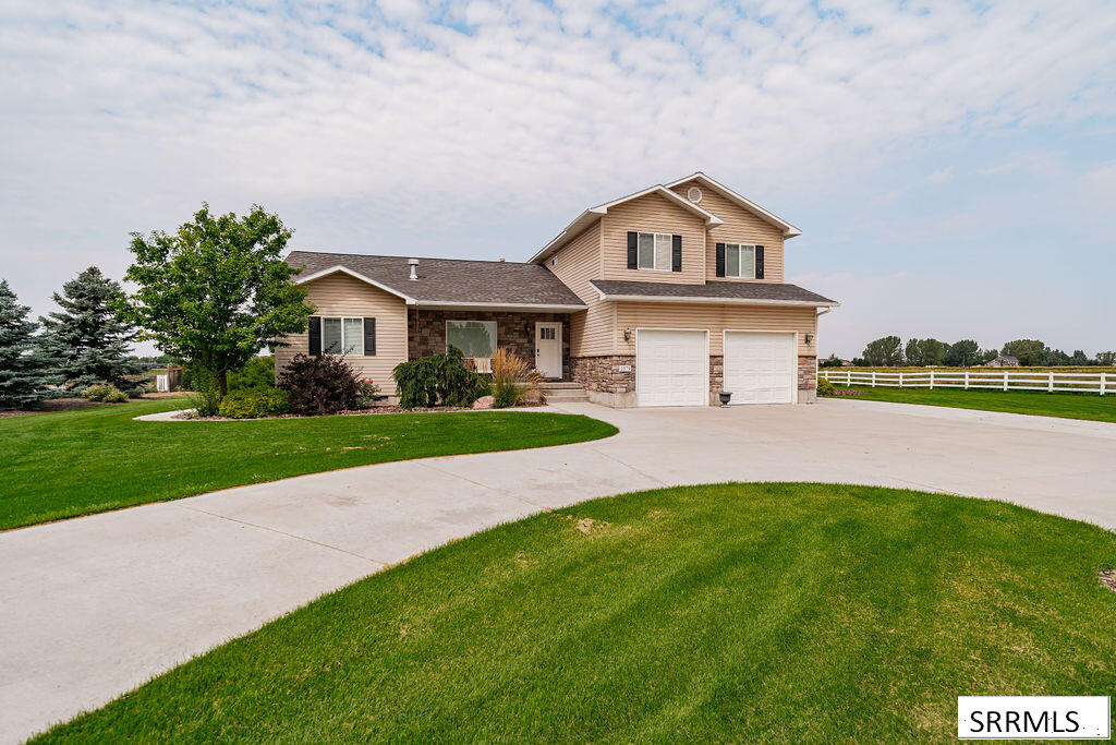 1079 N 2700 W Property Photo 4