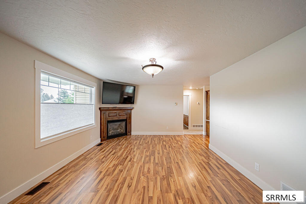1079 N 2700 W Property Photo 6