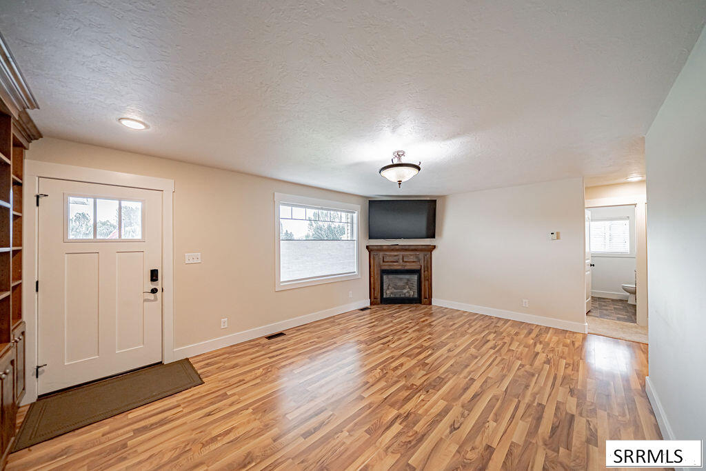 1079 N 2700 W Property Photo 7