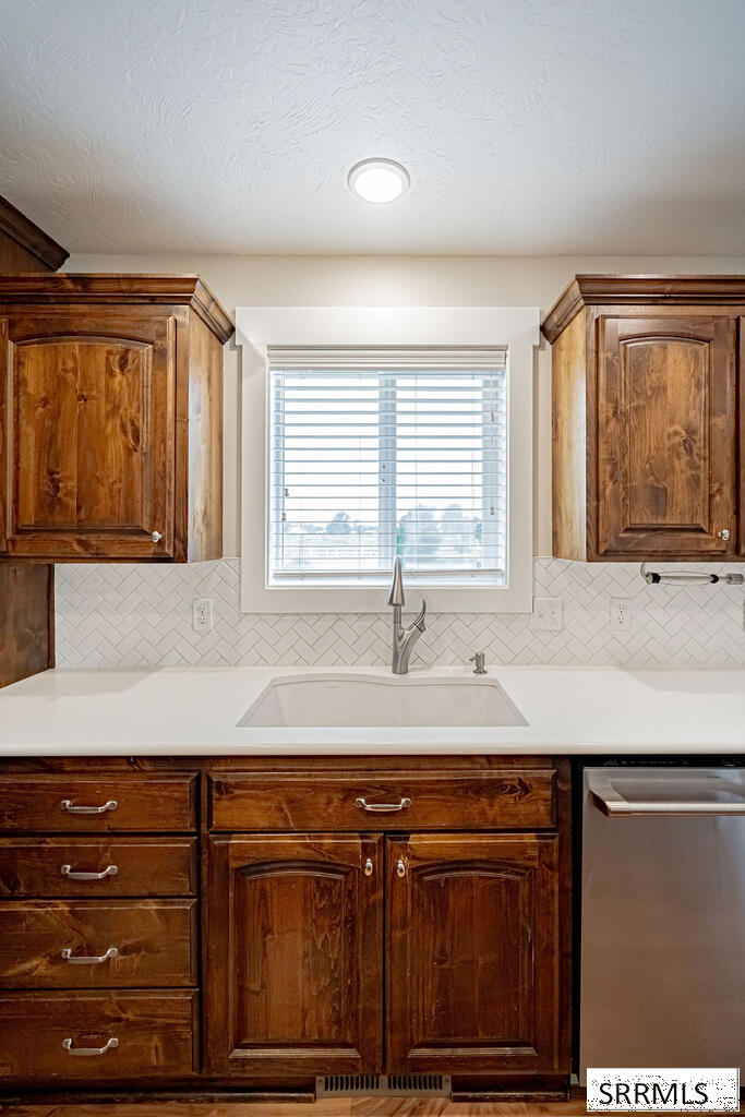 1079 N 2700 W Property Photo 16