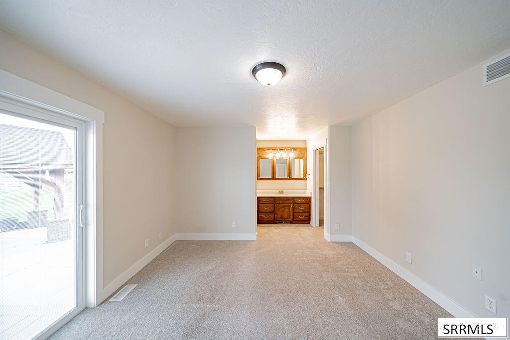 1079 N 2700 W Property Photo 23