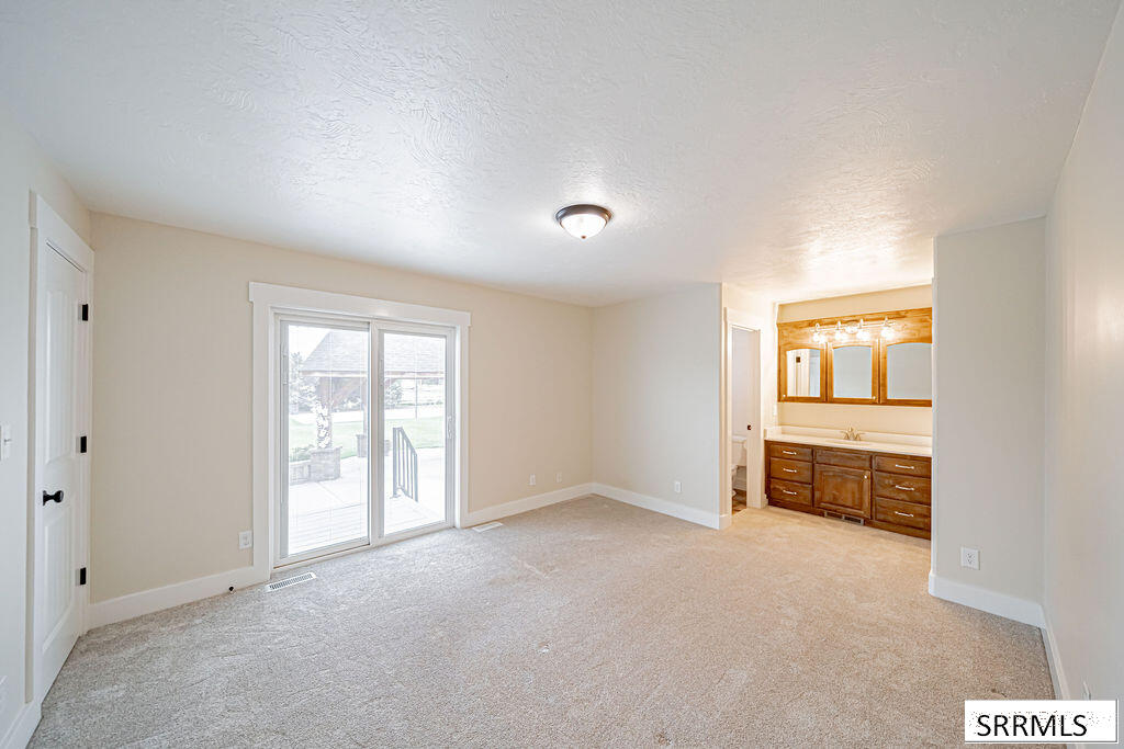 1079 N 2700 W Property Photo 24