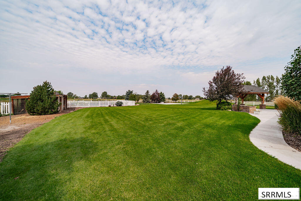 1079 N 2700 W Property Photo 57