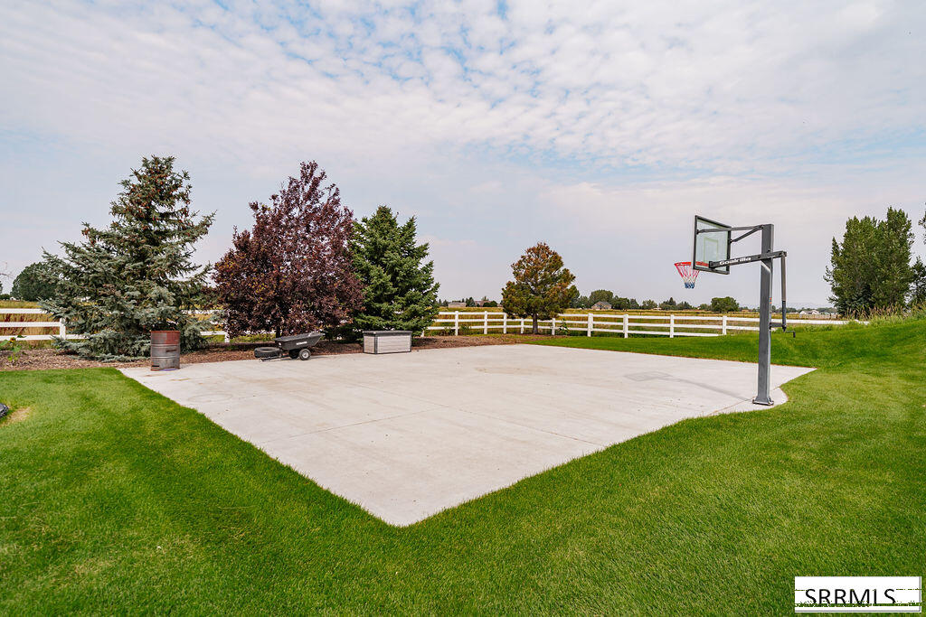 1079 N 2700 W Property Photo 64