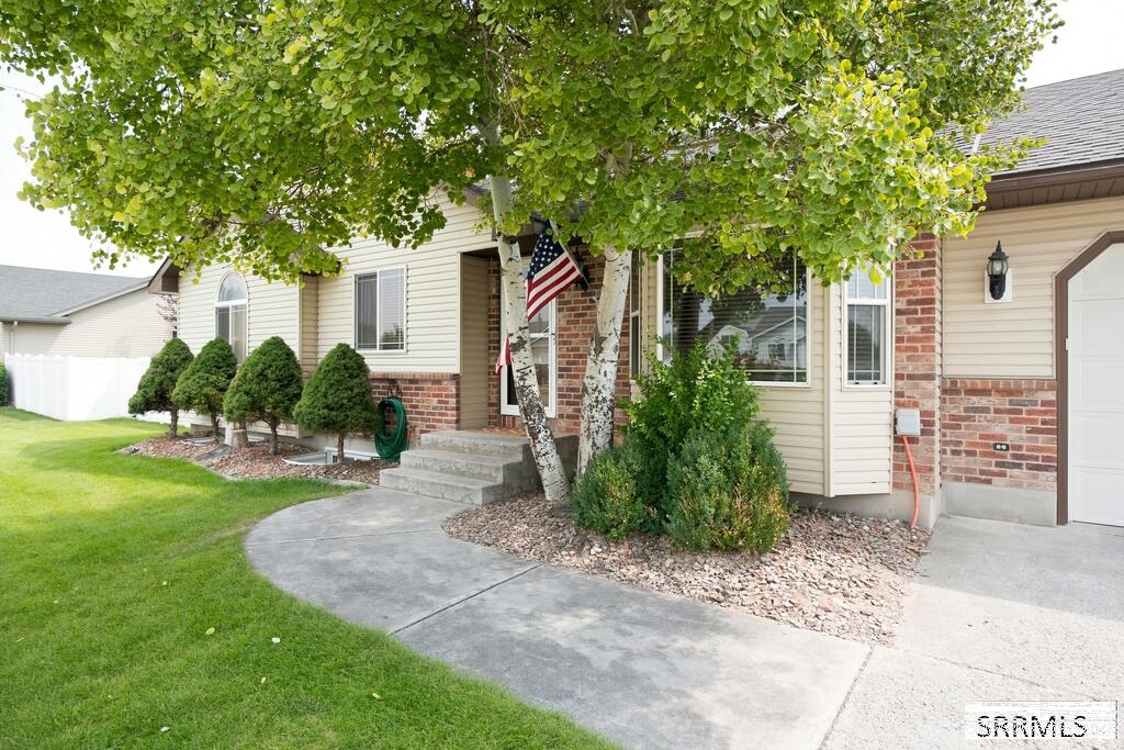 619 S Holladay Circle Property Photo 2