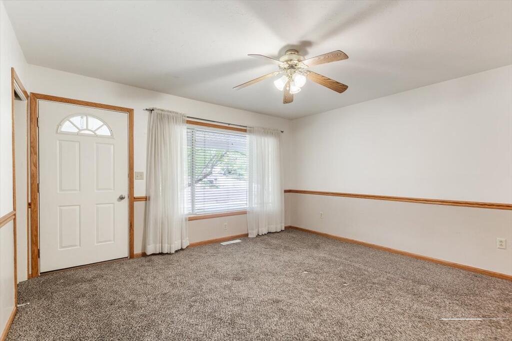 469 Linden Avenue Property Photo 4