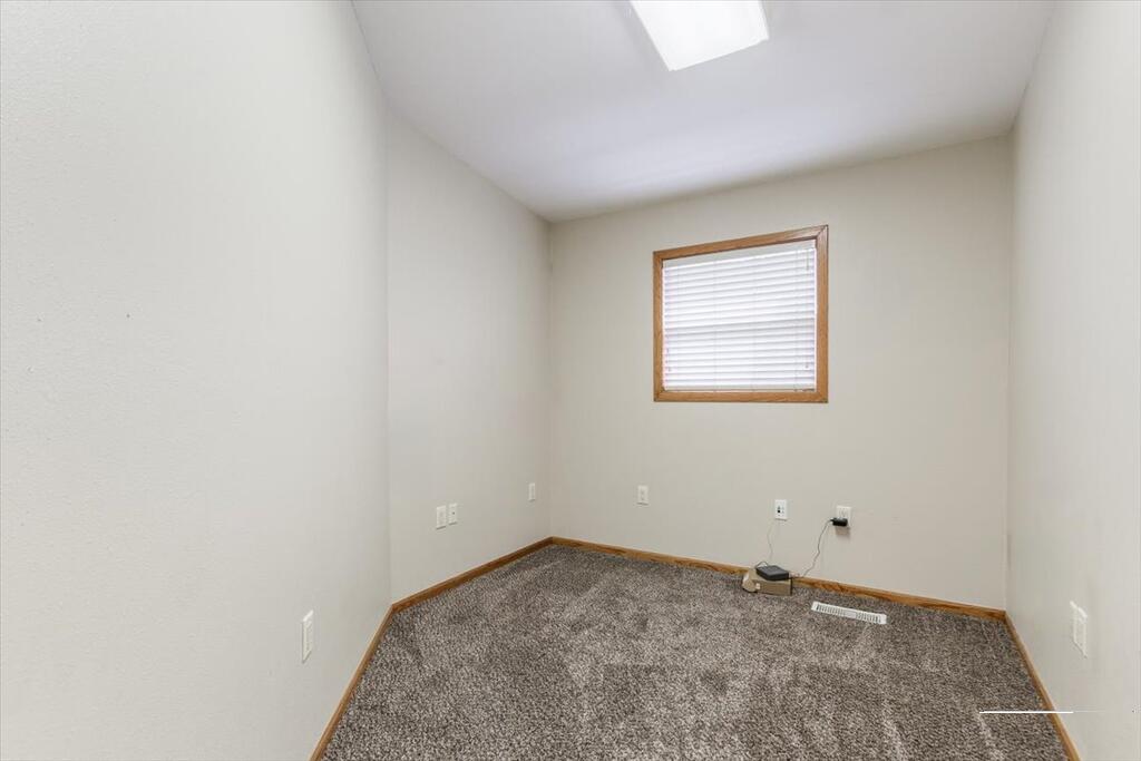 469 Linden Avenue Property Photo 18