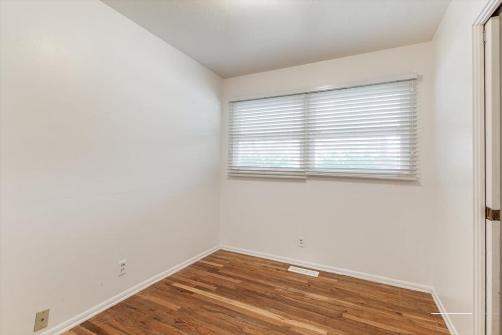 469 Linden Avenue Property Photo 20