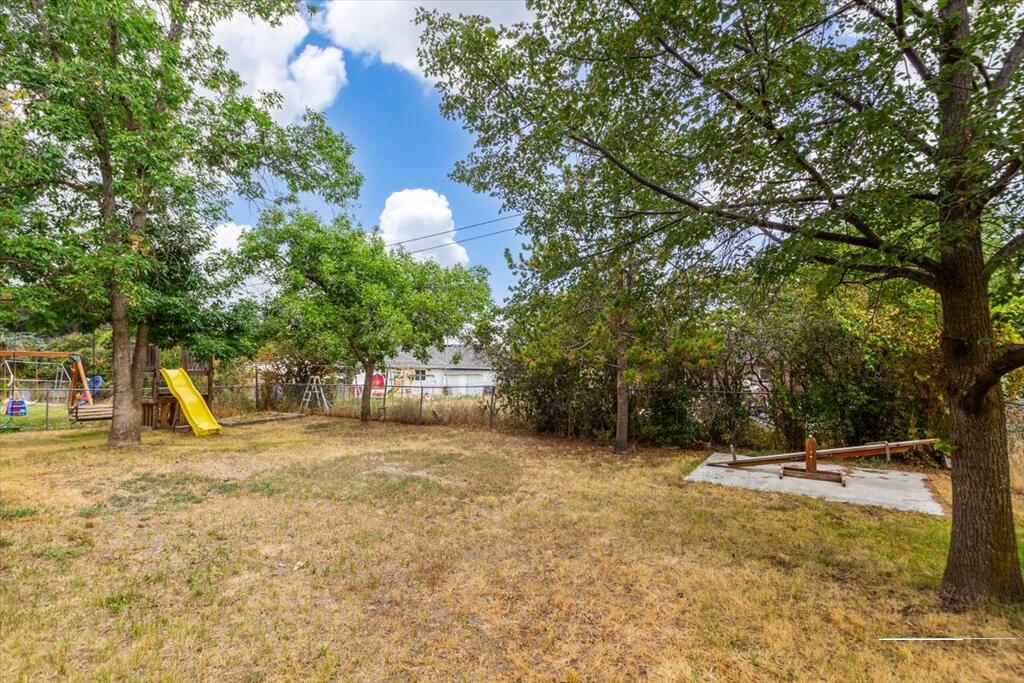 469 Linden Avenue Property Photo 29