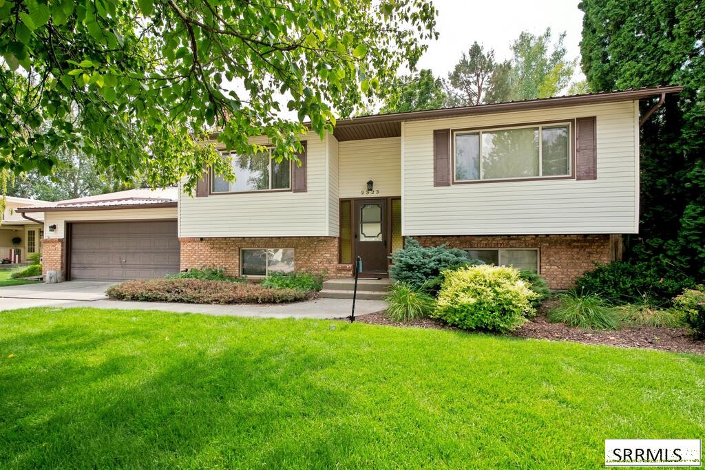 2323 Westcliff Drive Property Photo 1
