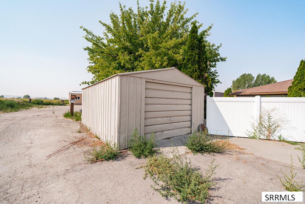 1622 Riverton Road Property Photo 5